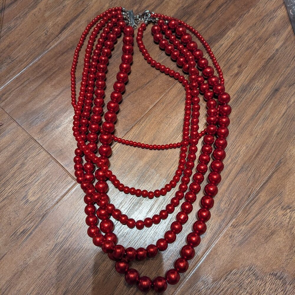 Set of 2 statement necklaces faux pearls plastic drag